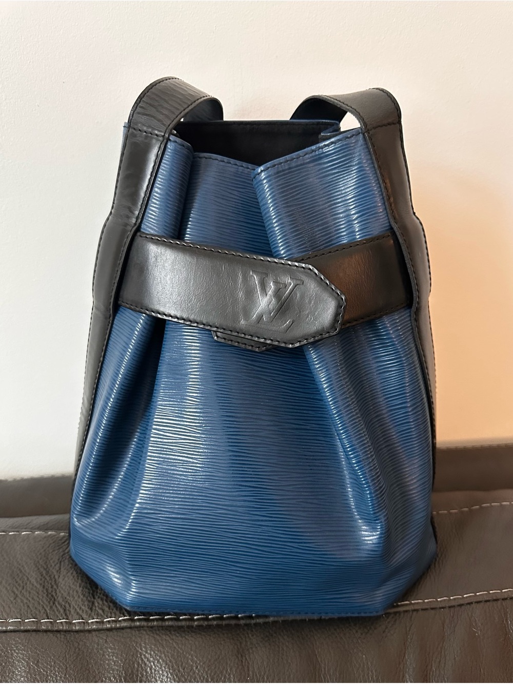 Louis Vuitton Blue Epi Leather Sac D’Epaule Vintage Bucket Bag - Picture 2 of 16